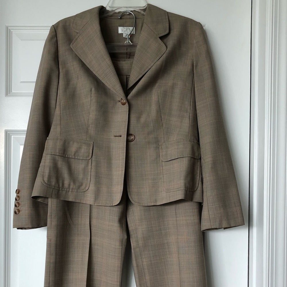 Women’s pants suit